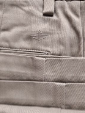 Dockers Men's Khaki Chinos in Light Tan